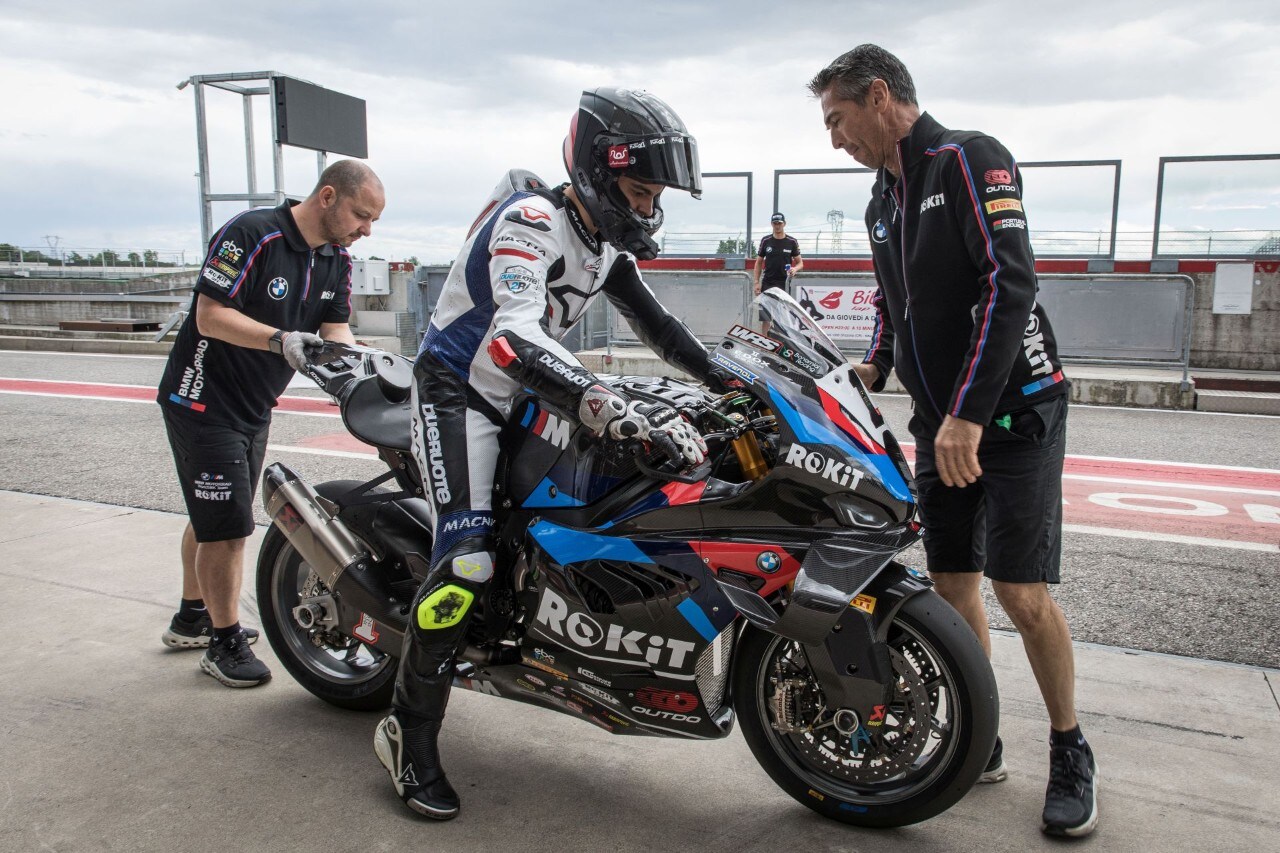 DueruoteTG #238 - Abbiamo guidato in pista la BMW che corre in SBK! 